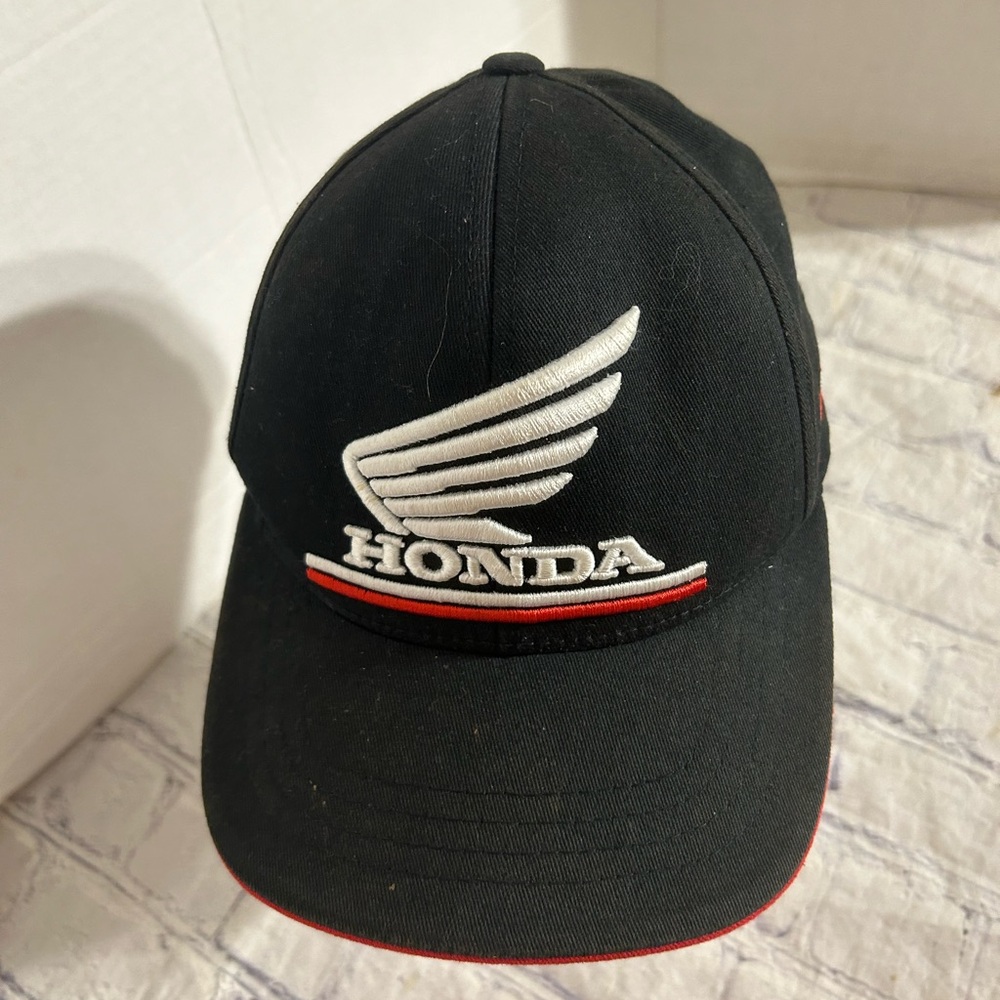 FOX HEAD HONDA FANFARE BLACK RED & WHITE YOUTH KIDS FLEXFIT CAP VIETNAM MADE